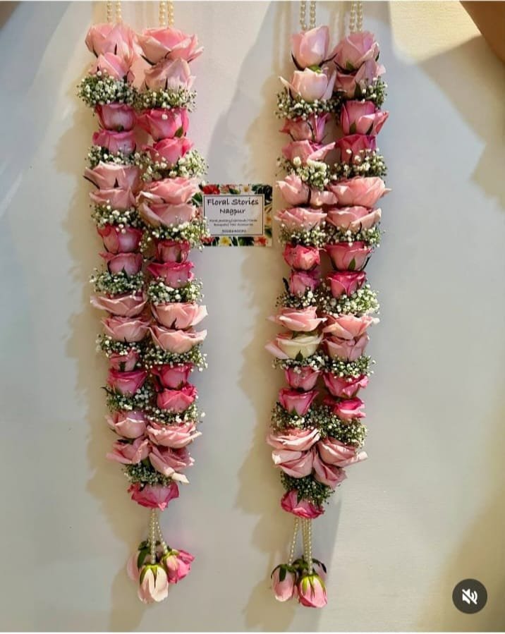 Trending Fresh Garland: Elegant Roses with Delicate Gypsophila